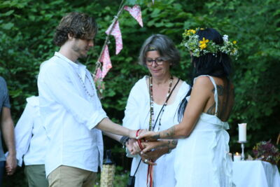 An intimate woodland Handfasting